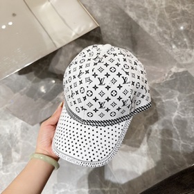 Louis Vuitton LV — это модель, которую можно носить в течение мно