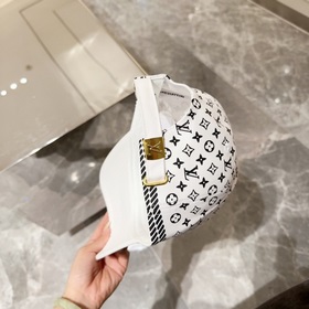 Louis Vuitton LV — это модель, которую можно носить в течение мно