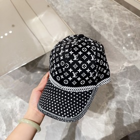 Louis Vuitton LV — это модель, которую можно носить в течение мно
