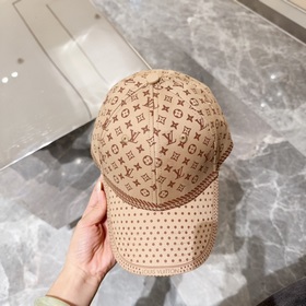 Louis Vuitton LV — это модель, которую можно носить в течение мно
