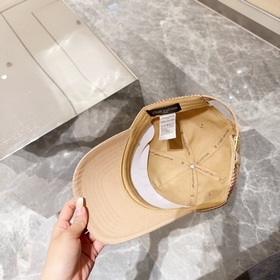 Louis Vuitton LV — это модель, которую можно носить в течение мно