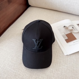 LV Louis Vuitton бейсболка. Легкая и дышащая. Идеальный крой, экс