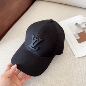 LV Louis Vuitton бейсболка. Легкая и дышащая. Идеальный крой, экс