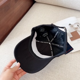 LV Louis Vuitton бейсболка. Легкая и дышащая. Идеальный крой, экс