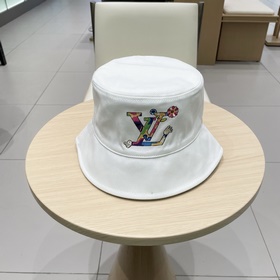 LV Tyer выпустила совместную коллекцию двусторонних кепок в стиле