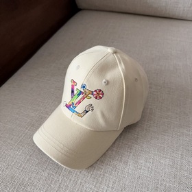 LV Louis Vuitton оригинальная вышитая бейсболка. Легкая и дышащая