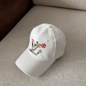 LV Louis Vuitton оригинальная вышитая бейсболка. Легкая и дышащая