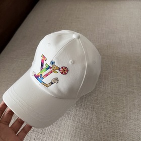 LV Louis Vuitton оригинальная вышитая бейсболка. Легкая и дышащая
