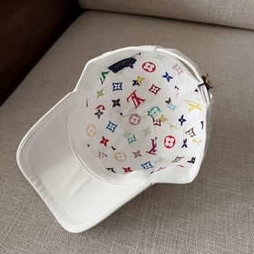 LV Louis Vuitton оригинальная вышитая бейсболка. Легкая и дышащая