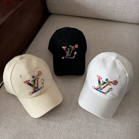 LV Louis Vuitton оригинальная вышитая бейсболка. Легкая и дышащая