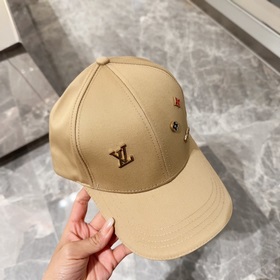 Louis Vuitton LV — это модель, которую можно носить в течение мно