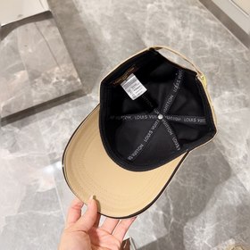 Louis Vuitton LV — это модель, которую можно носить в течение мно