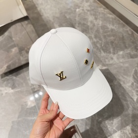 Louis Vuitton LV — это модель, которую можно носить в течение мно
