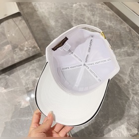 Louis Vuitton LV — это модель, которую можно носить в течение мно