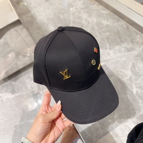 Louis Vuitton LV — это модель, которую можно носить в течение мно