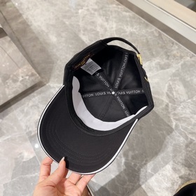 Louis Vuitton LV — это модель, которую можно носить в течение мно