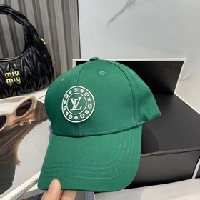 LV Louis Vuitton бейсболка, популярная модель в магазинах. Внутре