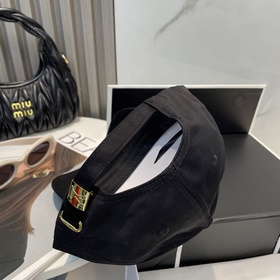LV Louis Vuitton бейсболка, популярная модель в магазинах. Внутре