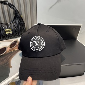 LV Louis Vuitton бейсболка, популярная модель в магазинах. Внутре