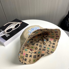 LV Tyer выпустила совместную коллекцию двусторонних кепок в стиле