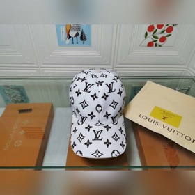 Новейшая модель на официальном сайте LV, изготовлена из кожи верх