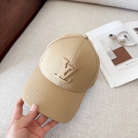 LV Louis Vuitton бейсболка. Легкая и дышащая. Идеальный крой, экс