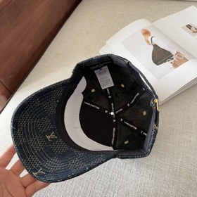 LV Louis Vuitton оригинальная вышитая бейсболка. Легкая и дышащая