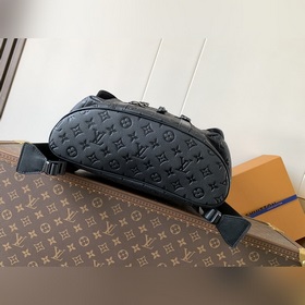 M55699 Черный прессованный кожаный рюкзак с кодом 163c. Функциона