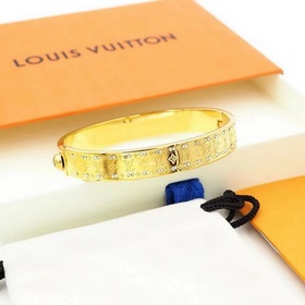 LV нейтральный браслет с гравировкой букв и бриллиантами по бокам