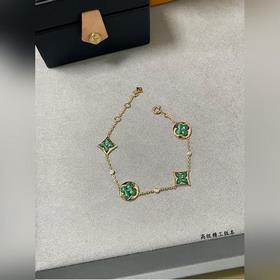Большой браслет LV из натурального мадгерита с четырьмя цветами. 