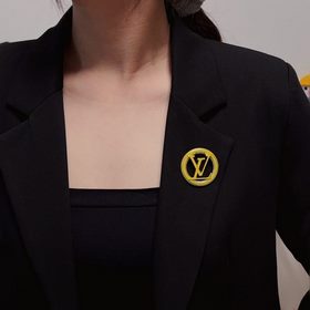 Louis Vuitton Луи Виттен представляет новую модель золотой броши