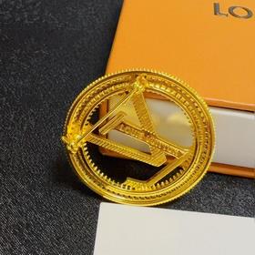 Louis Vuitton Луи Виттен представляет новую модель золотой броши 