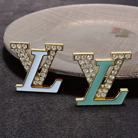 Louis Vuitton Луи Виттен представляет новую брошь с бриллиантами 
