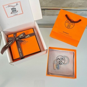 Новый товар в наличии, семь цветов наличии Hermès Cadenas Quizz R