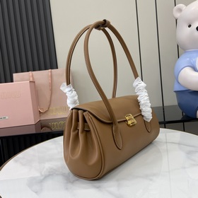 MIUMIU 24ss Осень-Зима Новая модель сумки-багета Стиль сумки в фо