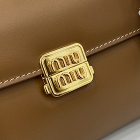 MIUMIU 24ss Осень-Зима Новая модель сумки-багета Стиль сумки в фо