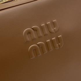 Новая модель Деловая сумка MIU представляет собой идеальное сочет