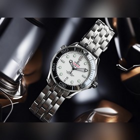 Серия Omega Seamaster 300M, с усовершенствованными деталями, таки