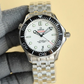 Серия Omega Seamaster 300M, с усовершенствованными деталями, таки
