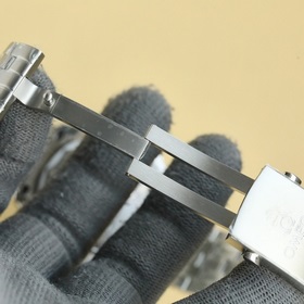 Серия Omega Seamaster 300M, с усовершенствованными деталями, таки
