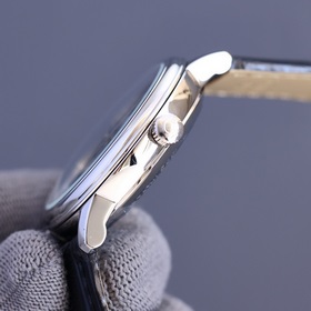 Классическая лунная фаза Omega. Серия часов Moonwatch, следуя тра