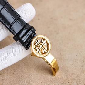Patek Philippe впечатляет своим появлением. Диаметр циферблата 42