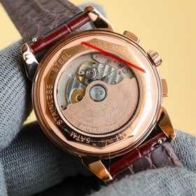 Patek Philippe впечатляет своим появлением. Диаметр циферблата 42