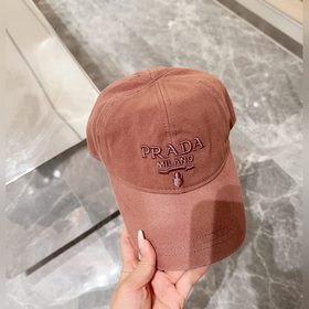 Бейсболка Prada с вышитыми буквами Оригинальный дизайн, привлекаю