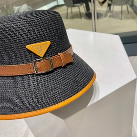 【PRADA】 Новая модель 2023 года： соломенная шляпа с кожаным ремнем