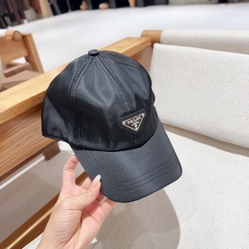Новая трехмерная бейсболка Prada, изысканная и безупречная! Тщате