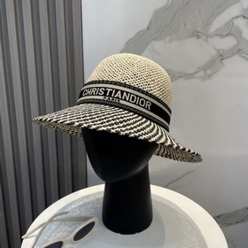 PRADA Пальто, шляпа в стиле знатной дамы, изготовлена из высокока