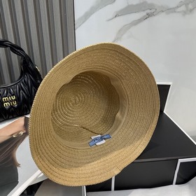 PRADA Пальто, шляпа в стиле знатной дамы, изготовлена из высокока