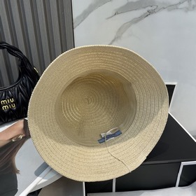 PRADA Пальто, шляпа в стиле знатной дамы, изготовлена из высокока