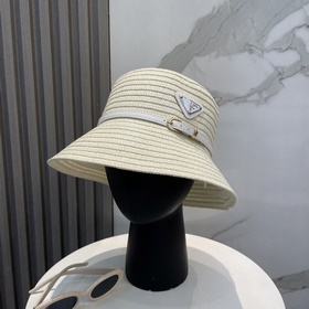 PRADA Пальто, шляпа в стиле знатной дамы, изготовлена из высокока